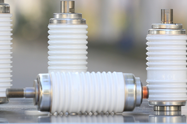 怎樣解決真空滅弧室的漏氣問題？